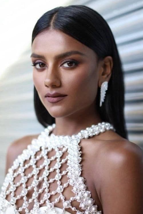 Zdjęcie Simone Ashley